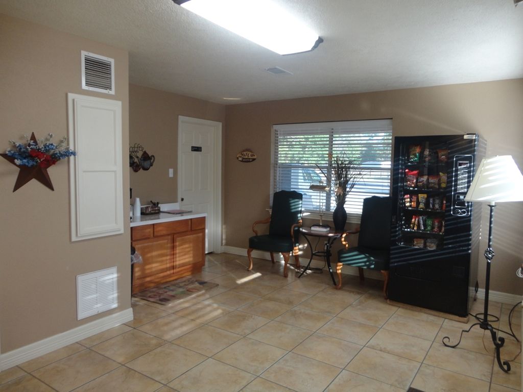 Garden Inn And Suites Silsbee Интерьер фото