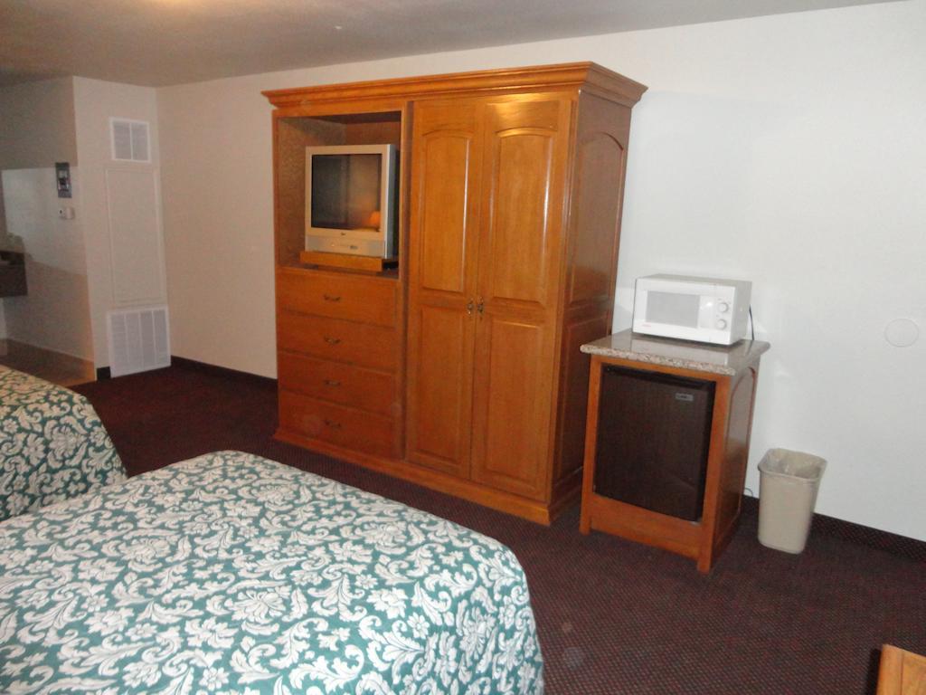 Garden Inn And Suites Silsbee Номер фото